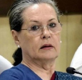 सोनिया गान्धीका निजी सचिवलाई बलात्कार आरोप