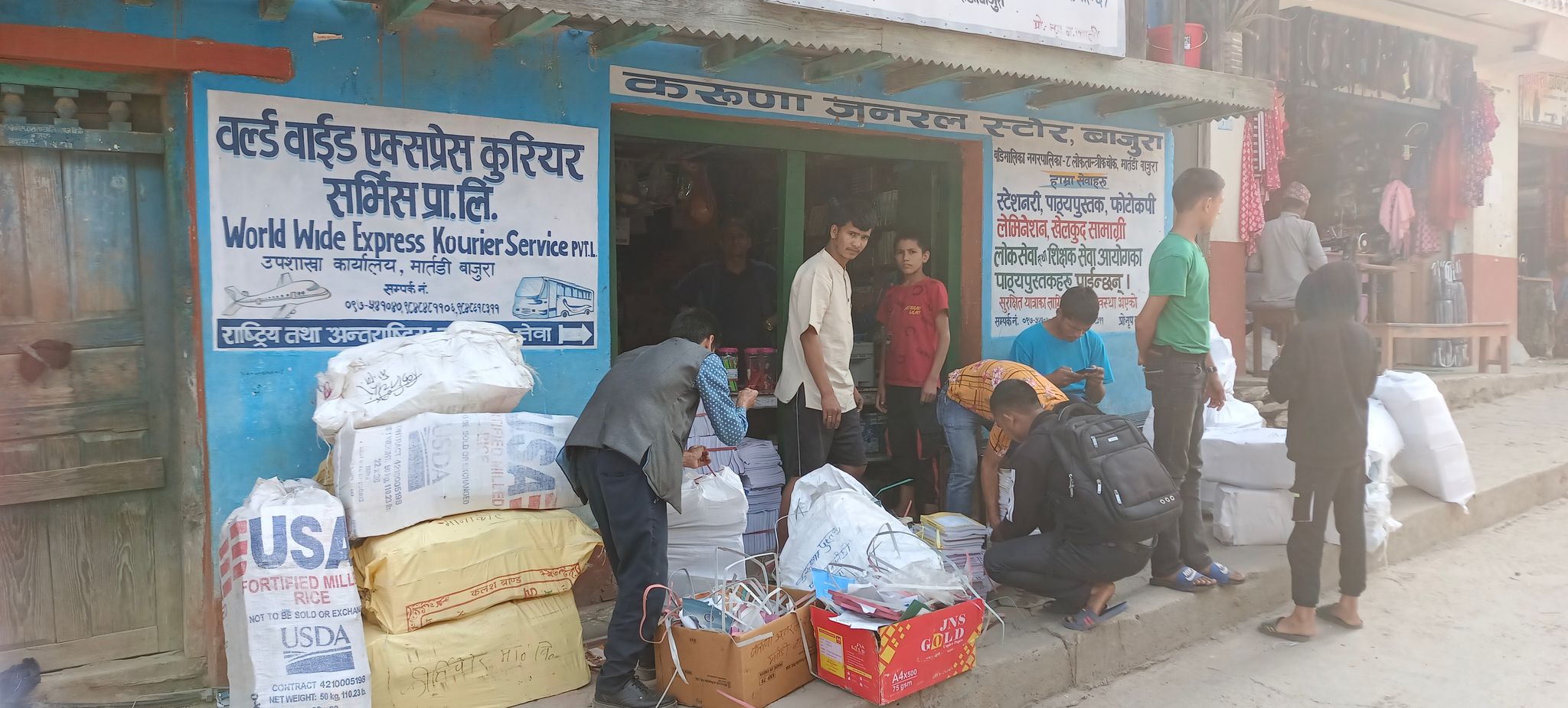 शैक्षिक सत्रको एक महिना वितिसक्दा सम्म पनि बाजुरामा पाठ्यपुस्तकको अभाब