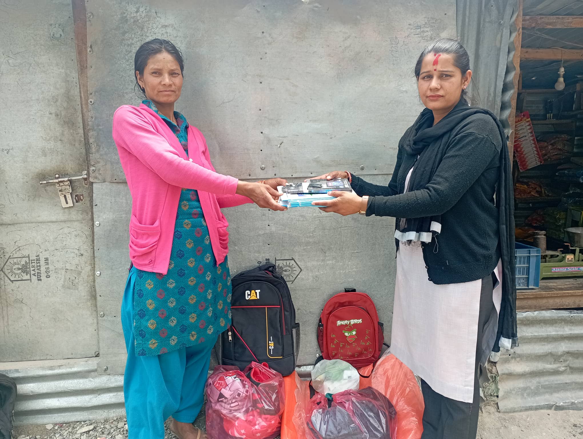 बुढिनन्दा नगरपालिका कुरुकी कला धामीलाई आर्थिक सहयोग