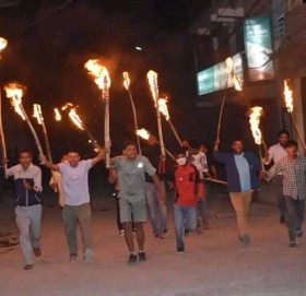 मूल्य वृद्धिको बिरोधमा अनेरास्ववियुको बझाङमा मसाल जुलुस