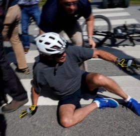 साइकल चलाउँदा लडे अमेरिकी राष्ट्रपति बाइडेन