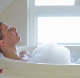 अनौठो कानुन : जहाँ ननुहाइकन सुत्न पाइँदैन