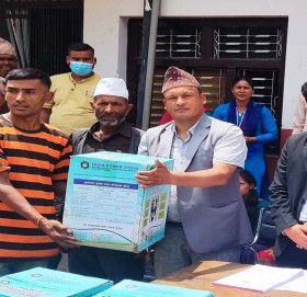 जलवायू, उर्जा तथा वातावरण कार्यक्रम अन्तरगत बडिमालिका नगरपालिकामा चुलो बितरण