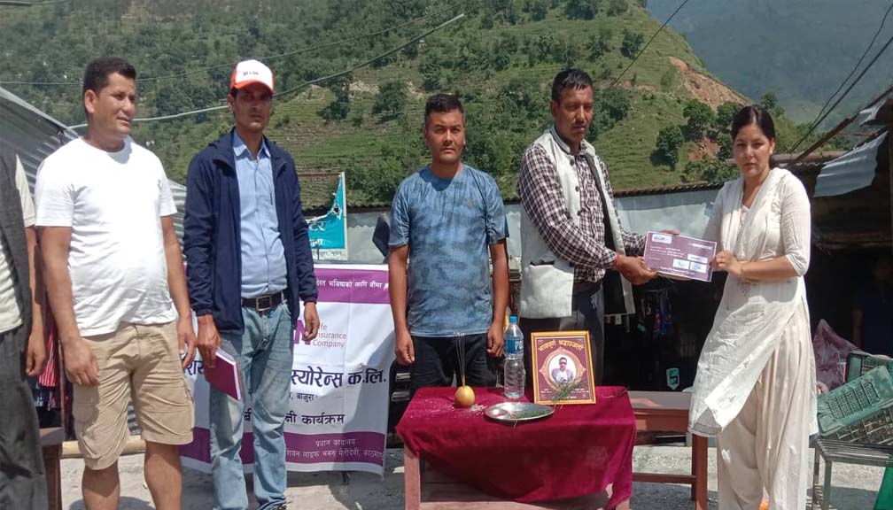 एशियन लाइफ इन्स्योरेन्स बाजुराद्धारा मृत्यू दावी रकम भुक्तानी