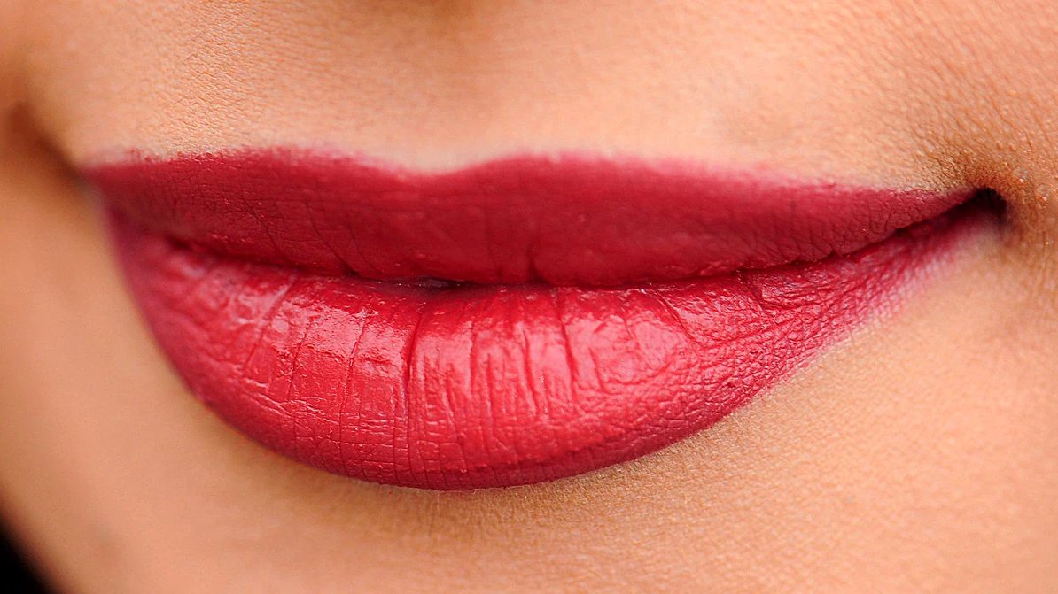 मानिसको ओठ किन रातो हुन्छ ?