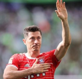 बार्सिलोनासँग लेवान्डोस्कीको ४ वर्षको करार