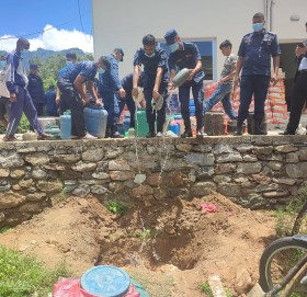 बाजुरा प्रहरीद्धारा अवैध मदिरा नष्ट