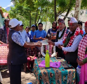 बुढीगंगा नगरपालिकाका प्रमुख बानियाँद्धारा बुबाको स्मृतिमा अनाथालयलाई आर्थिक सहयोग