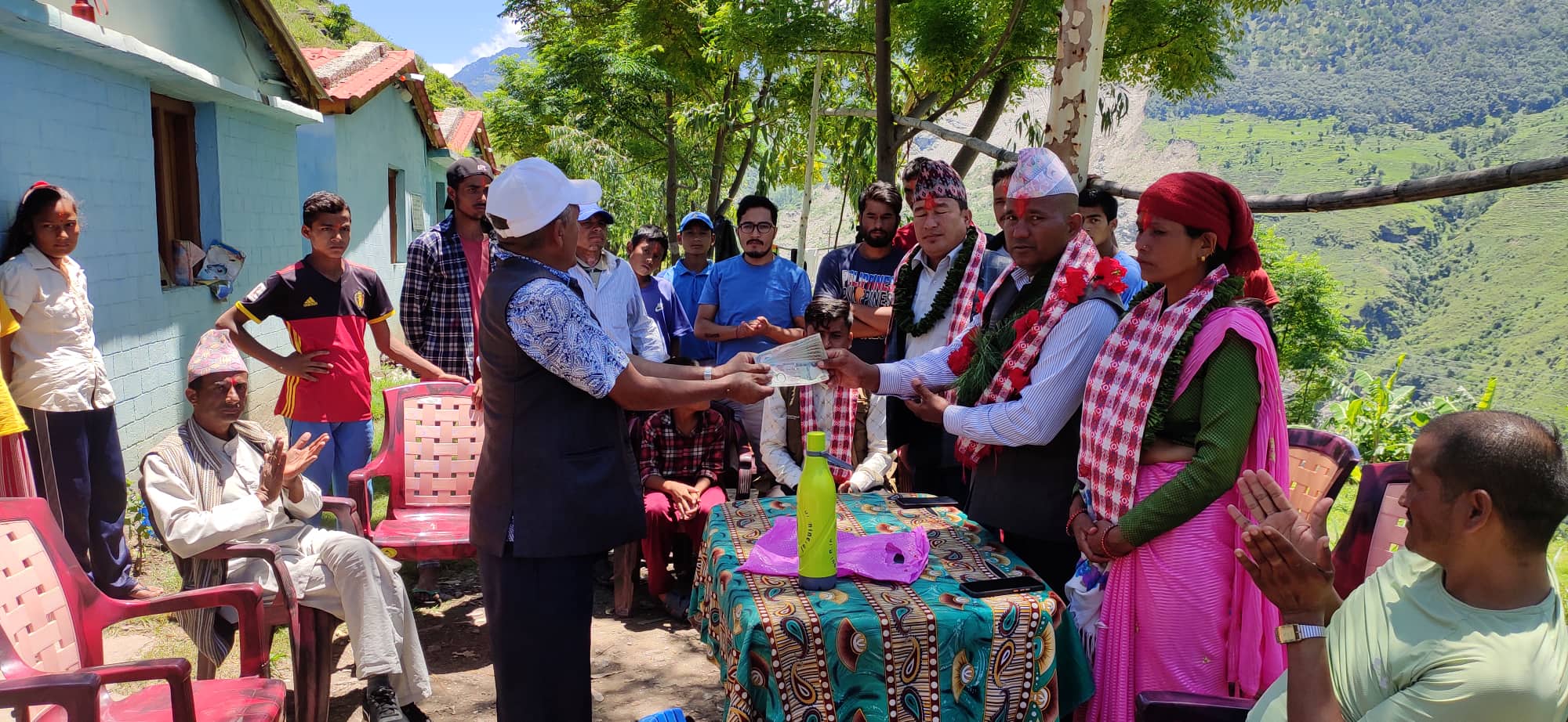बुढीगंगा नगरपालिकाका प्रमुख बानियाँद्धारा बुबाको स्मृतिमा अनाथालयलाई आर्थिक सहयोग