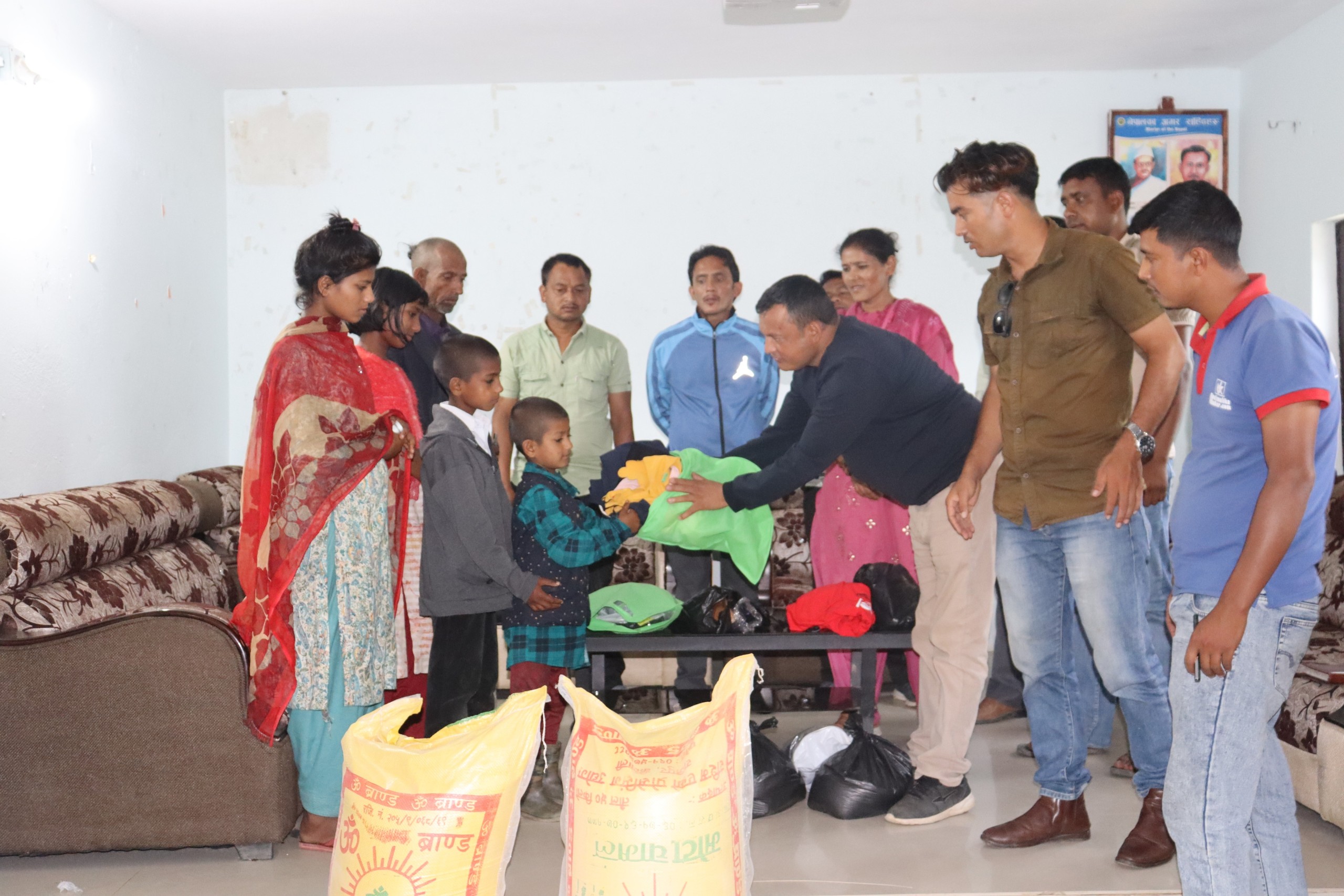 बिच्चली चार भाइबहिनीलाइ सहयोग