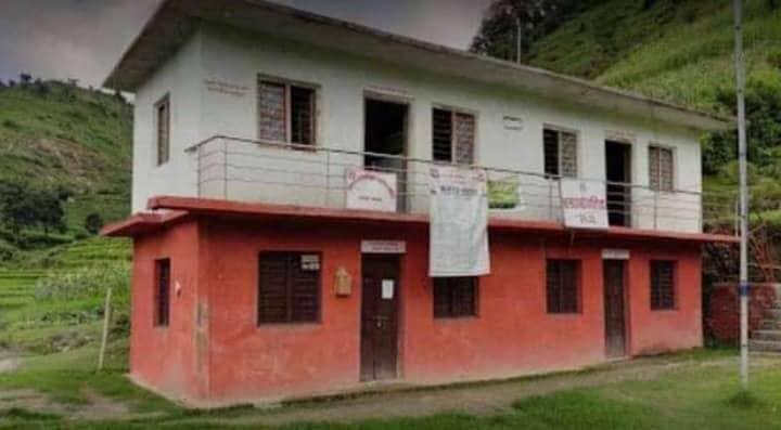 बझाङको थलारा गाउँपालिकामा जनप्रतिनिधिको रझाई,घुमघाममा कर्मचारी र जनप्रतिनिधि