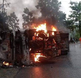दाउन्नेमा बस पल्टेर आगलागी हुँदा ३३ यात्रु घाइते