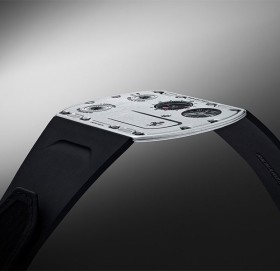 यो संसारकै पातलो घडी, मूल्य २३ करोड रुपैयाँ