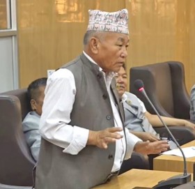 ‘पहाडका बाँदर गुरिल्ला भए, पुरुषसँग भाग्छ, महिलालाई कुट्छ