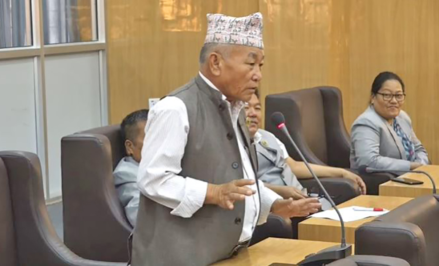 ‘पहाडका बाँदर गुरिल्ला भए, पुरुषसँग भाग्छ, महिलालाई कुट्छ