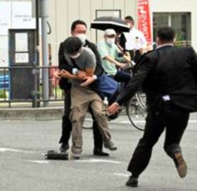 जापानका पूर्वप्रधानमन्त्री आबेलाई गोली हान्ने व्यक्ति को हुन् ?