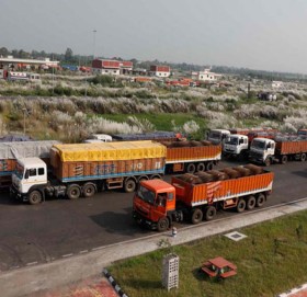 विलासी वस्तुको आयात प्रतिबन्ध १४ भदौसम्म, मोबाइल र मोटरसाइकलमा थप कडाइ