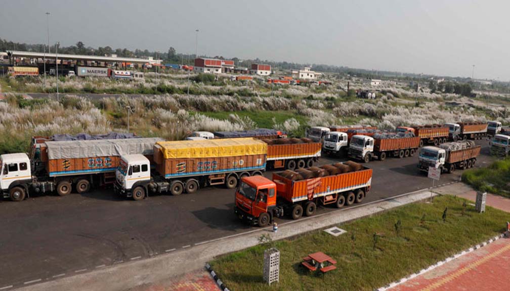 विलासी वस्तुको आयात प्रतिबन्ध १४ भदौसम्म, मोबाइल र मोटरसाइकलमा थप कडाइ