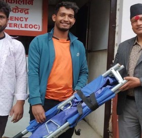 बडिमालिका नगरपालिका द्वारा समाज सुधार युवा क्लवलाई स्टेचर हस्तानतरण