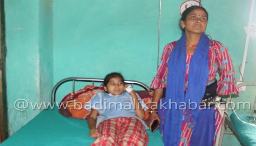 बाजुराकी १३ बर्षिया बालिका रगत अभावमा अस्पतालको बेडमा छटपटाउदै