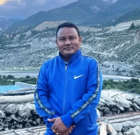 गाडी दुर्घटनामा परेर बाजुराका पूर्व सभासद पेम्बा गुरुङ घाइते