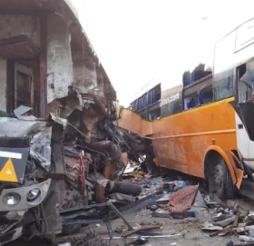 भारतमा दुई ओटा बस ठोक्किँदा आठ जनाको मृत्यु