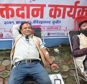 प्रेमसागरले सुर्खेतमा पुगेर गरे १७१औं पटक रक्तदान