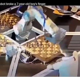 जब बुद्धिचाल खेलमा रोबोटले बालकको औँला भाँचिदियो…