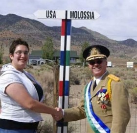 संसारकै अनौठो देश, जनसंख्या ३० जना तर आफ्नै सेना र मुद्रा