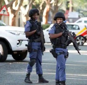 दक्षिण अफ्रिकाको एक बारमा गोली हानाहान, १४ जनाको मृत्यु