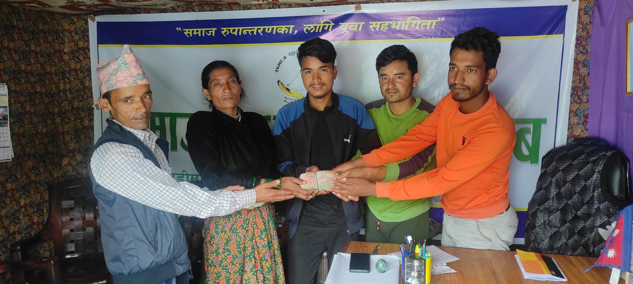 क्यान्सर पिडीत प्रकाश सार्कीको सहयोगका लागि करिव ३ लाख संकलन