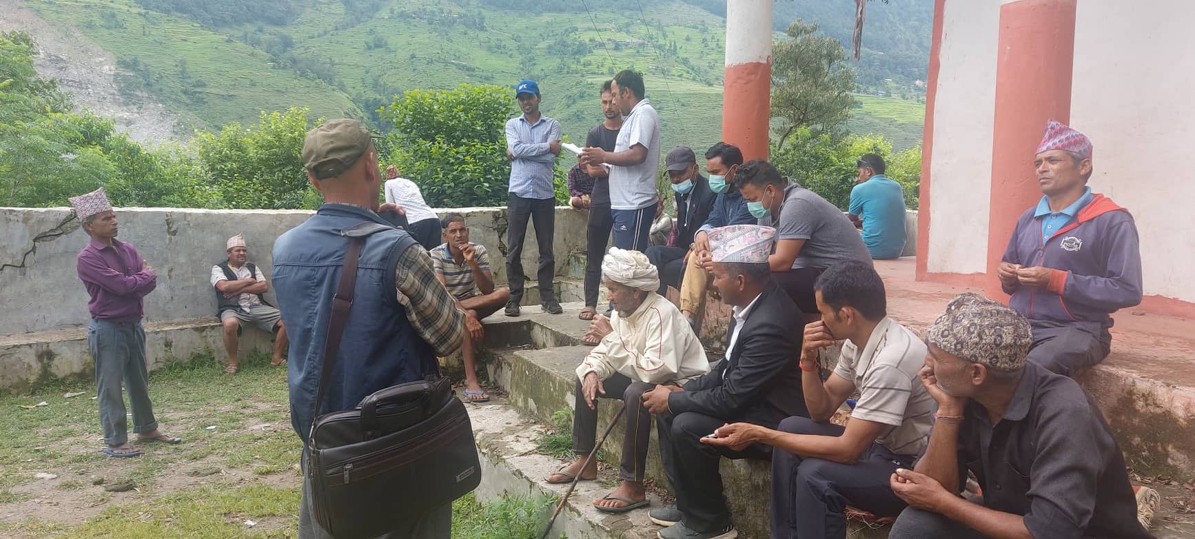 साँफे मार्तडी सडकको द्धारी पहिरोको बैकल्पीक मार्ग खोल्न पहल गर्दै बुढीगंगा