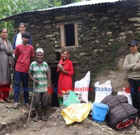 बडिमालिका ४ का सौरे उखेडाको घर निर्माण सँगै खाद्यन्न सहयोग