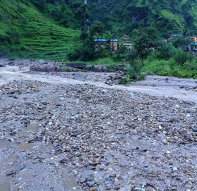 बाढीले बडीमालिका ९ सेलाघाटको बस्ती र सडक  क्षेती