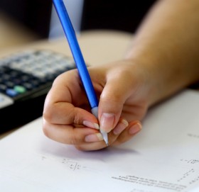 लोकसेवाको उत्तरपुस्तिकामा फोन नम्बर लेखेर ‘कल गर्नू’ भनेपछि ‍…