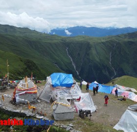बडिमालिका मन्दिर बनाउँदै नेपाली सेना