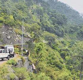 बाजुरामा यात्रुलाई खुलेयाम ठगिरहँदा प्रशासन मौन, ६ किमिको भाडा २५०