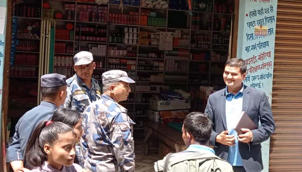 बाजुरामा एक मेडिकल सहित १२ पसल शिलबन्दी