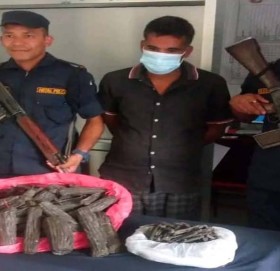 १२ किलो चरेस सहित बझाङमा एक जना प्रकाउ