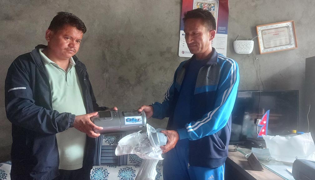 जनउत्थान मलेसियाद्धारा बाजुरा अस्पताललाई भेन्टिलेटर सहयोग