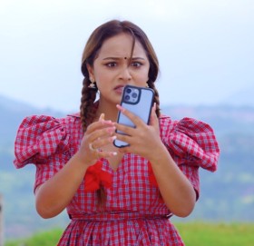 विवाद चर्किएपछि हमालले हटाए गीतबाट पेटिकोट दृश्य र अश्लील शब्द