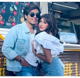 फागुन १९ मा ‘परस्त्री’सँग जुध्दै आँचलको ‘वर एण्ड वधु’