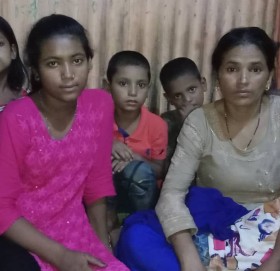 मुम्बईमा अलपत्र  बाजुराकी राजपुराकाे  परिवार