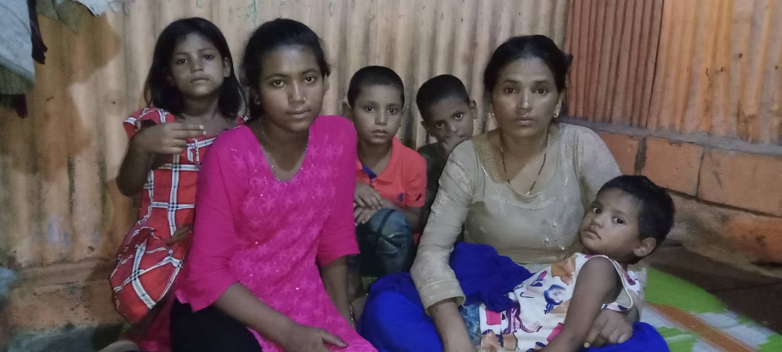 मुम्बईमा अलपत्र  बाजुराकी राजपुराकाे  परिवार