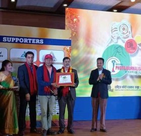 साहसिक फोटो पुरस्कार -२०७८ बाट बझाङका पत्रकार सिंह सम्मानित