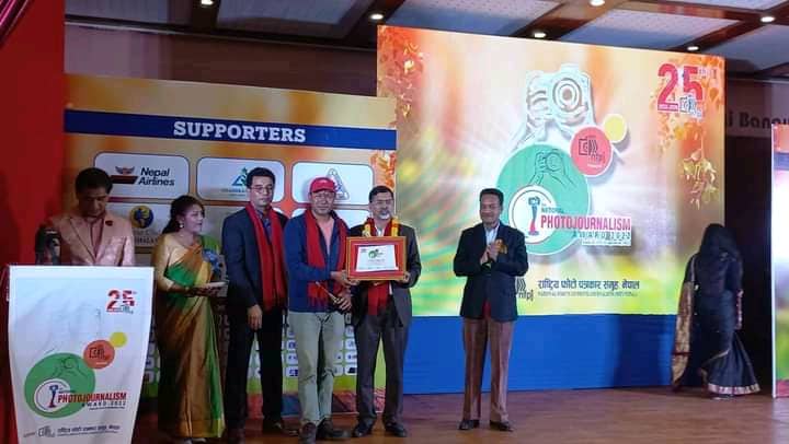 साहसिक फोटो पुरस्कार -२०७८ बाट बझाङका पत्रकार सिंह सम्मानित