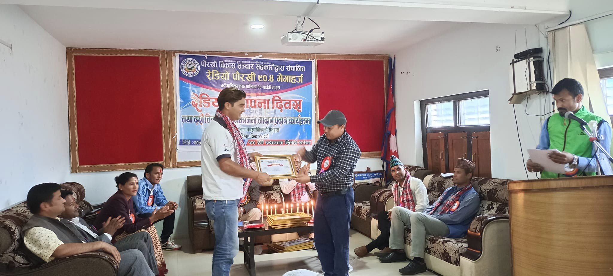 रेडियो पौरखीद्धारा पत्रकार सिंह सम्मानीत