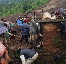 अछाम पहिरोः डेढ वर्षीय बालक घटनास्थलमै बिते, घाइते ३ जनालाई सुर्खेत लगियो