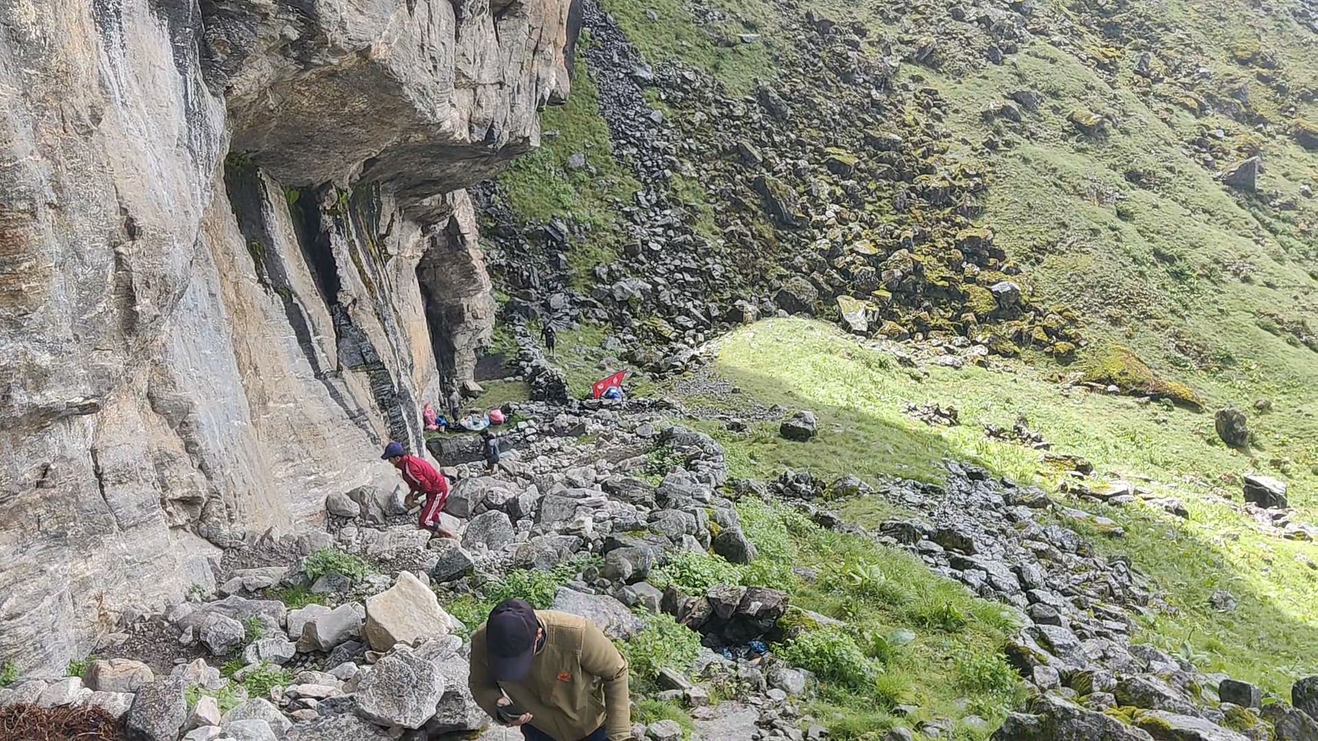 बाजुराका युवाद्धारा धार्मीक स्थल बुढिनन्दाको बृत्तचित्र सार्बजनिक