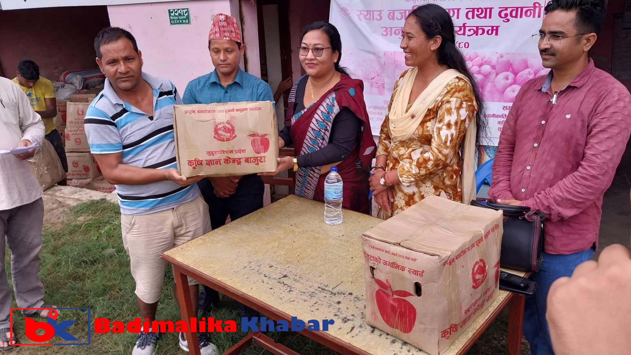 बाजुराको स्याउ धनगढी पुग्यो